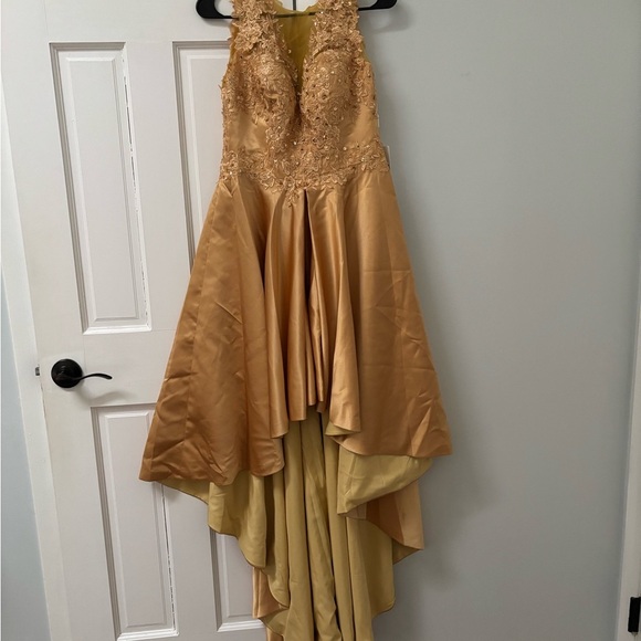 Gold Sleeveless Dress - Picture 3 of 7